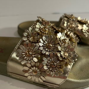 Gold Flower Sandal Slides Flower Appliqué Women’s Size 7 Pool Beach Bachelorette